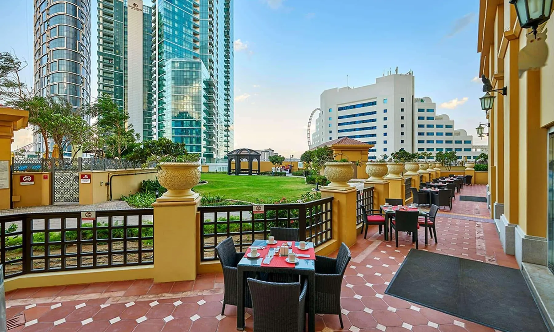 Ramada Hotel, Suites And Apartments By Wyndham Dubai Jbr 4*,